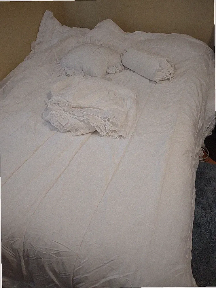 Laura Ashley Full Size Bedspread With Bed skirt And Pillows White Lace