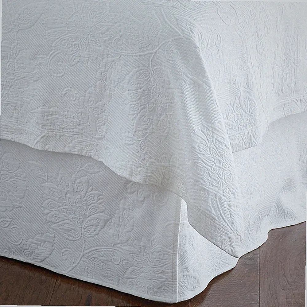 Putnam Cotton Matelassé 14 in. Drop Bed Skirt - White...